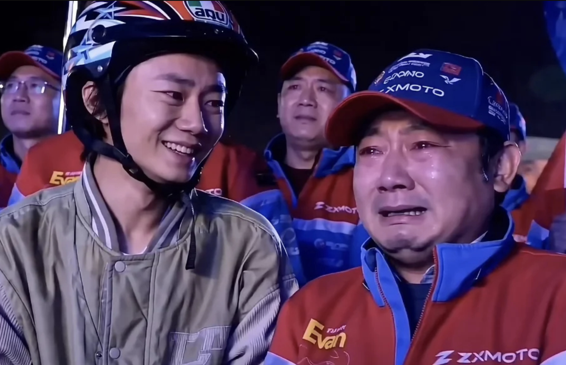 云鼎娱乐app下载-泪目！39岁张雪告诉19岁的自己：神也不过如此 钱够吃够穿就行了